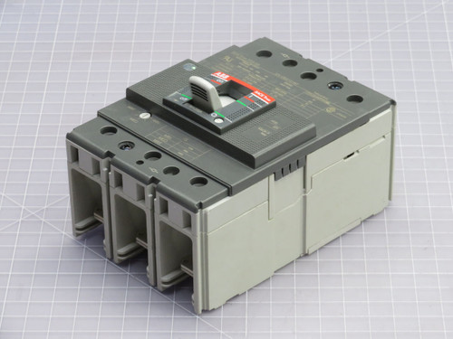 ABB XT3SU3200MFF000XXX SACE TMAX XT3 S 225 MOLDED CASE CIRCUIT BREAKER 1SDA075152R1 T257876