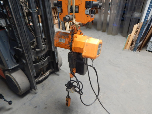 Accolift 2 ton  2330040    For Sale