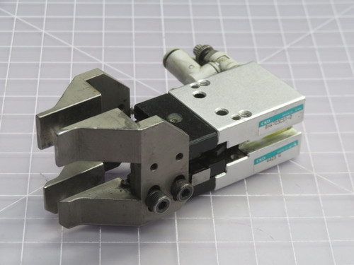 USED CKD BHA-03CS1-0 4423 G PNEUMATIC FINGER AIR CLAW NSNP T265026 For Sale
