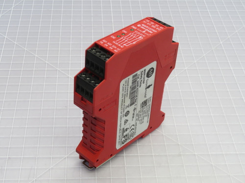 USED ALLEN BRADLEY 440R-N23135 MINOTAUR MSR127RP SINGLE-FUNCTION SAFETY RELAY T267924 FOR SALE