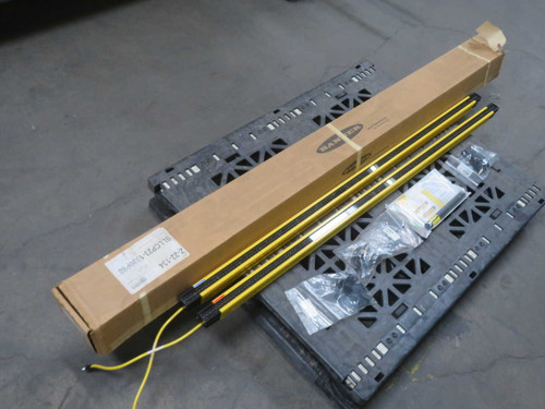 NIB BANNER SLLCP23-1330P88 LS SAFETY LIGHT CURTAIN FOR SALE