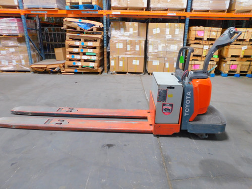 USED TOYOTA 8HBE30 ELECTRIC RIDER PALLET JACK 6000 LB, 24V FOR SALE