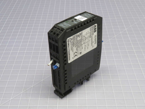 USED ABB 1SVR011700R0000 CC-E/STD UNIVERSAL ANALOG SIGNAL CONVERTER, ISOLATED 1-CHANNEL V/I TO V/I, 24VDC, DIN RAIL FOR SALE