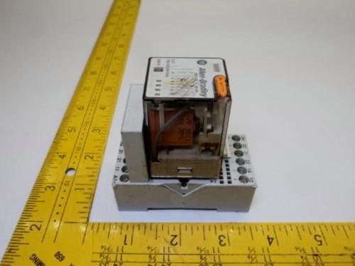 ALLEN-BRADLEY 700-HAX3A 1-3-4 RELAY W/ BASE T16290