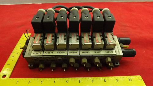 LOT OF 7 NUMATICS 031SA400E / 226-714 SOLENOID VALVES W/ BASE T21396