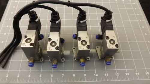 LOT OF 4 SMC VT301-015D-B SOLENOID VALVES 0-1.0MPA 24VDC T22029