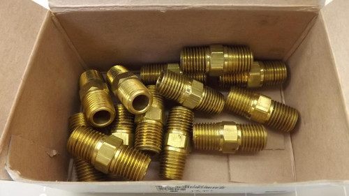 LOT OF (13) PARKER X216P-4 HEX PIPE NIPLE CONNECTORS T23449
