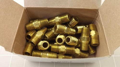 LOT OF (25) PARKER X216P-4 HEX PIPE NIPLE CONNECTORS T23450