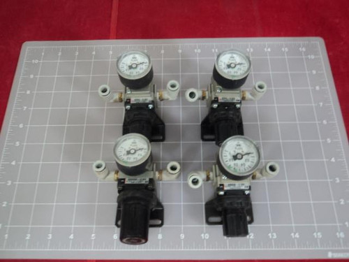 4 SMC AR20-01BG PNEUMATIC REGULATOR T11571