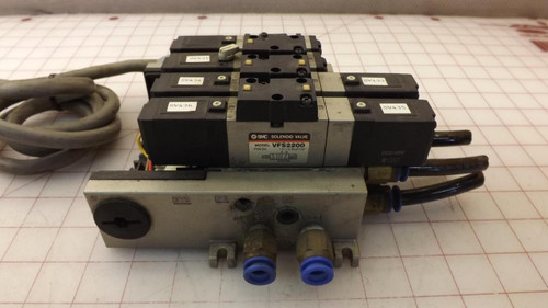LOT OF 4 SMC VFS2200 SOLENOID VALVES W/ MANIFOLD T31748