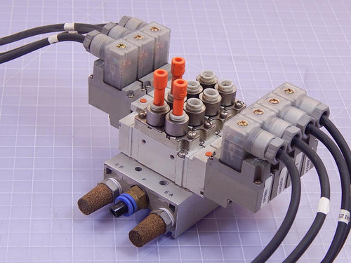 Lot of 4 SMC SY5220-5DZ-C8 Solenoid Valves w/ Manifold T96676 For Sale