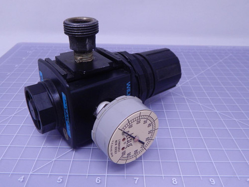 Wilkerson R18-02-F000 Air Regulator, 1/4" NPT. 65CFM 300PSI T121285 For Sale