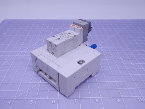 Lot of 2 SMC SY3140-5LOZ Solenoid Valves, Pressure: 0.15-0.7MPa, Voltage: 24VDC T122931 For Sale