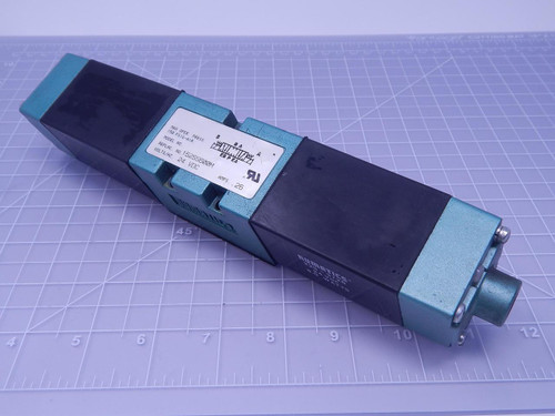 Numatics 152SS600M Pneumatic Valve 24 VDC .25 A T129292 For Sale