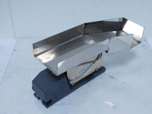 Sanki PEF-L150AG    Piezo In-Line Feeder 250 VAC / 300 Hz 7 Kg Mass For Sale