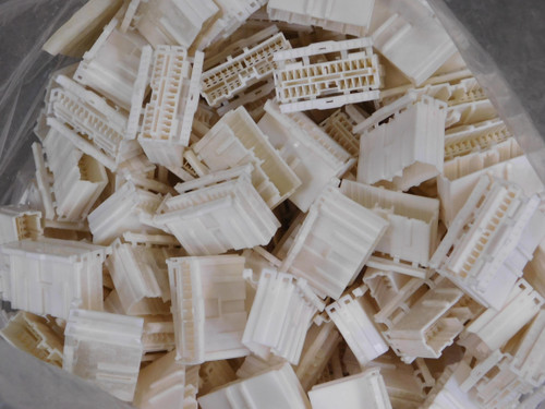 Lot of 220 Yazaki 7122-8325    22 Pos Male Connectors For Sale