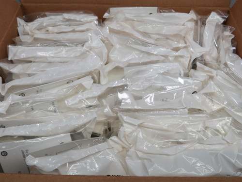 Lot of 25 Commscope 760118273 M14CE-E -262 Faceplate 0.125 Snap Type Furniture Faceplate Four Port White For Sale