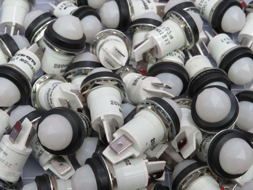 Lot of 50 Solico 3713826 6613-4-15-66160 28V 6W Raised Indicator Lights For Sale