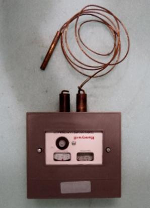 HONEYWELL  TEMPERATURE CONTROLLER T8663