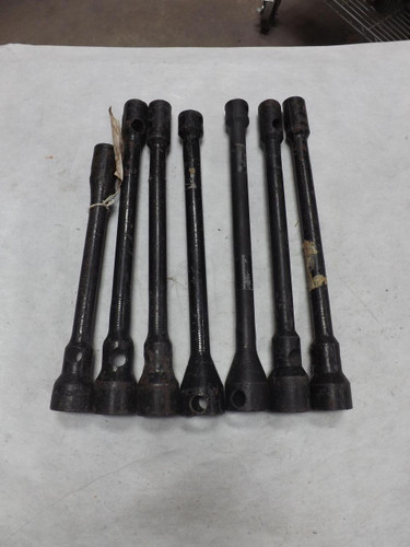 LOT OF 7 LUG WRENCHES T49670
