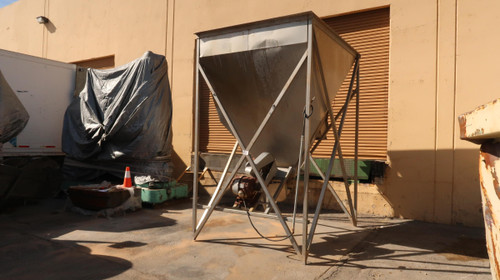 Large Food Grade Stainless Steel Hopper with Screw Feeder   For Sale