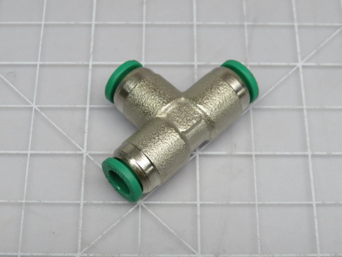 LOT OF 18 NUMATICS F-IN 110 104-000 1/4 IN FITTING T192746