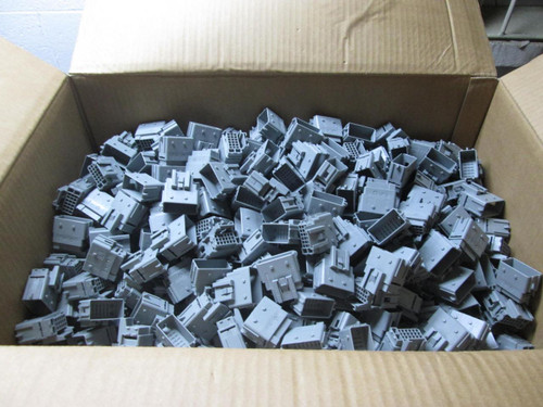 LOT OF 590 DELPHI 15471153 CONNECTORS