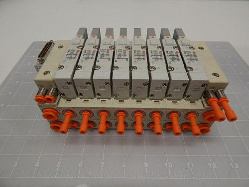 LOT OF 8 SMC SV3100R-5EU SOLENOID VALVES W/ MANIFOLD BANK ASSEMBLY T60027