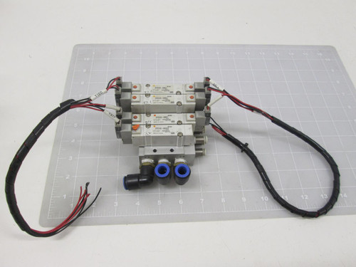 LOT OF 4 SMC SY5240-5M0Z SY5140-5M0ZE SOLENOID VALVES W/ MANIFOLD T64078