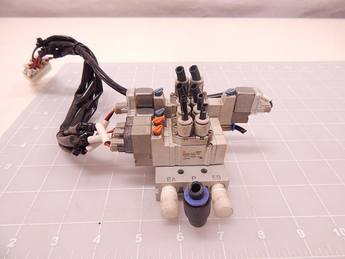 LOT OF 4 SMC SY3120-5LZE-C4 SOLENOID VALVES W/ MANIFOLD ASSEMBLY T79086