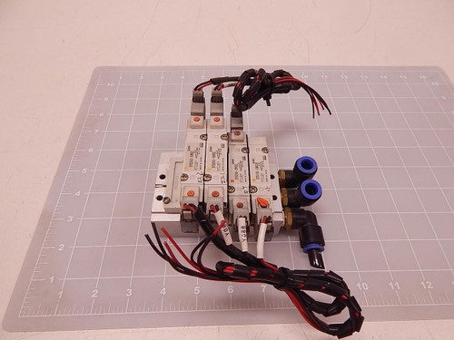 LOT OF 4 SMC SY5240-5MOZ SY5140-5MOZE SOLENOID VALVES W/ MANIFOLD T79826