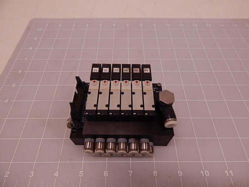 LOT OF 6 KOGANEI MPM F1WR090-4E1 001685 AIR VALVES W/ MANIFOLD T80105