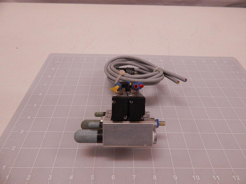 LOT OF 2 BOSCH 1 825 503 893 0 820 038 102 DIRECTIONAL SOLENOID VALVES W/ MANIFOLD T80150