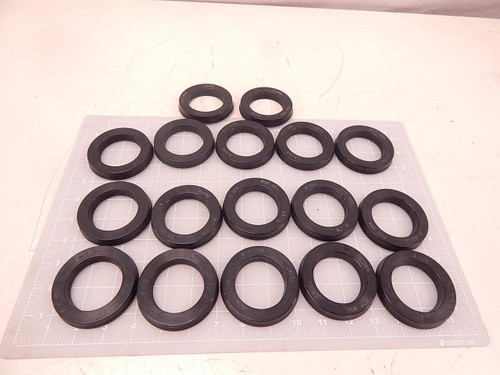 LOT OF 17 SKF 2XLD0 OIL SEALS T82582