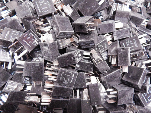 LOT OF 25 FOMOCO 8T2T-14B192-AA O10K RELAYS T83168