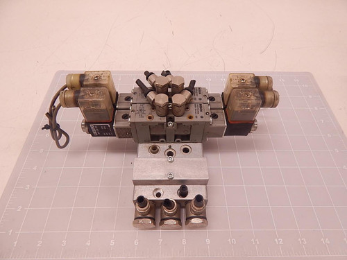 LOT OF 2 BOSCH REXROTH 0820 022 602 1824210243 SOLENOID VALVE W/ COIL T83001