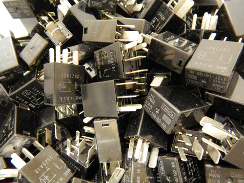 LOT OF 25 FOMOCO 8T2T-14B192-AB RELAYS T83714