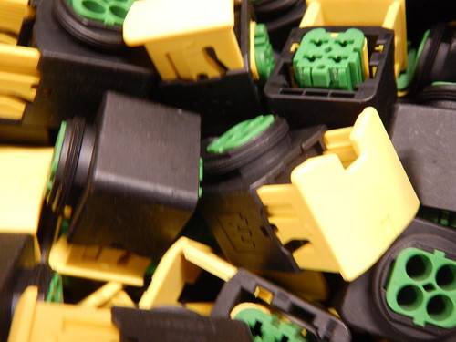 3-1418390-1 13784005 AUTOMOTIVE CONNECTORS 4P MCP 2.8 REC HSG T84200