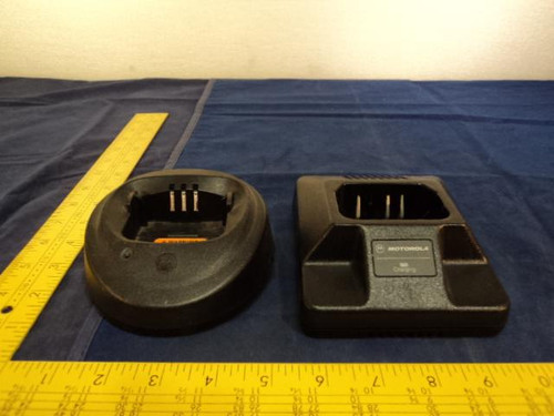 2 MOTOROLA  MOTOROLA LOT DESKTOP RAPID CHARGERS T10245