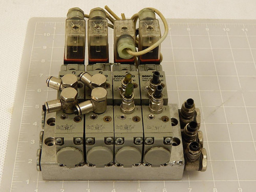 LOT OF 4 BOSCH 0820022126 VALVES W/ MANIFOLD T85679