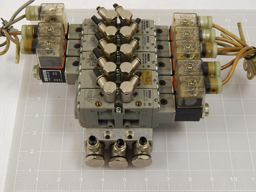 LOT OF 5 BOSCH 0820022602 VALVES W/ MANIFOLD T85680
