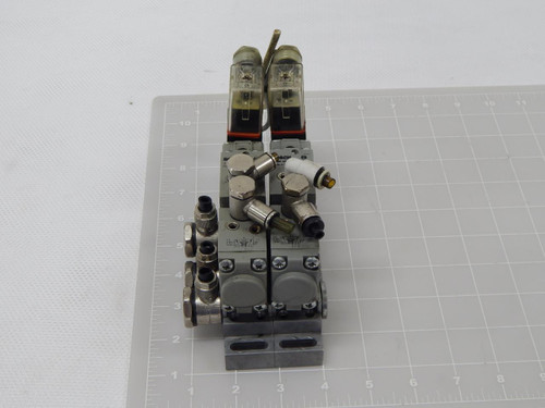 LOT OF 2 BOSCH 0820022136 0820022126 SOLENOID VALVES W/ MANIFOLD T85709