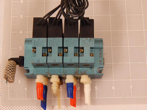 LOT OF 4 MAC 45A-LAC-DARA-1BA SOLENOID VALVES W/ MANIFOLD T85849