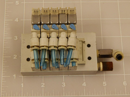 LOT OF 5 SMC SY3120-5M0ZE-C4 SOLENOID VALVES W/ MANIFOLD T85939