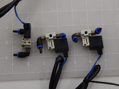 LOT OF 3 SMC VQ110U-1L-M5 PNEUMATIC VALVES T89036