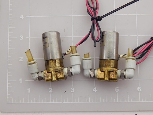 LOT OF 2 SMC VDW21-5G-3-01 SOLENOID VALVES T89111