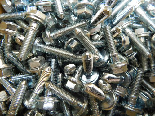 Lot of 200 IB 89090246, P89090246, V1-M697, BOLT 5K0DC-2F, 8909-0246 Screws T90098 For Sale