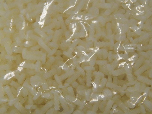 LOT OF 250 FASTENAL PSLMS6-32X3/8 6-32 X 3/8 NYLON SCREWS T90161