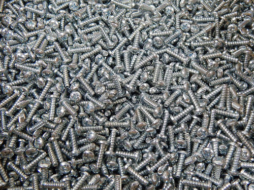LOT OF 9000 10173-02986 6 X 1/2 SCREWS T90175