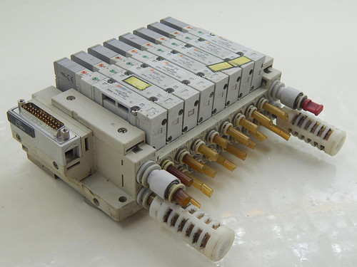 Lot of 8 SMC SV2200-5FU, SS5V2-Q3I016 Solenoid Valves W/ Manifold T91134 For Sale